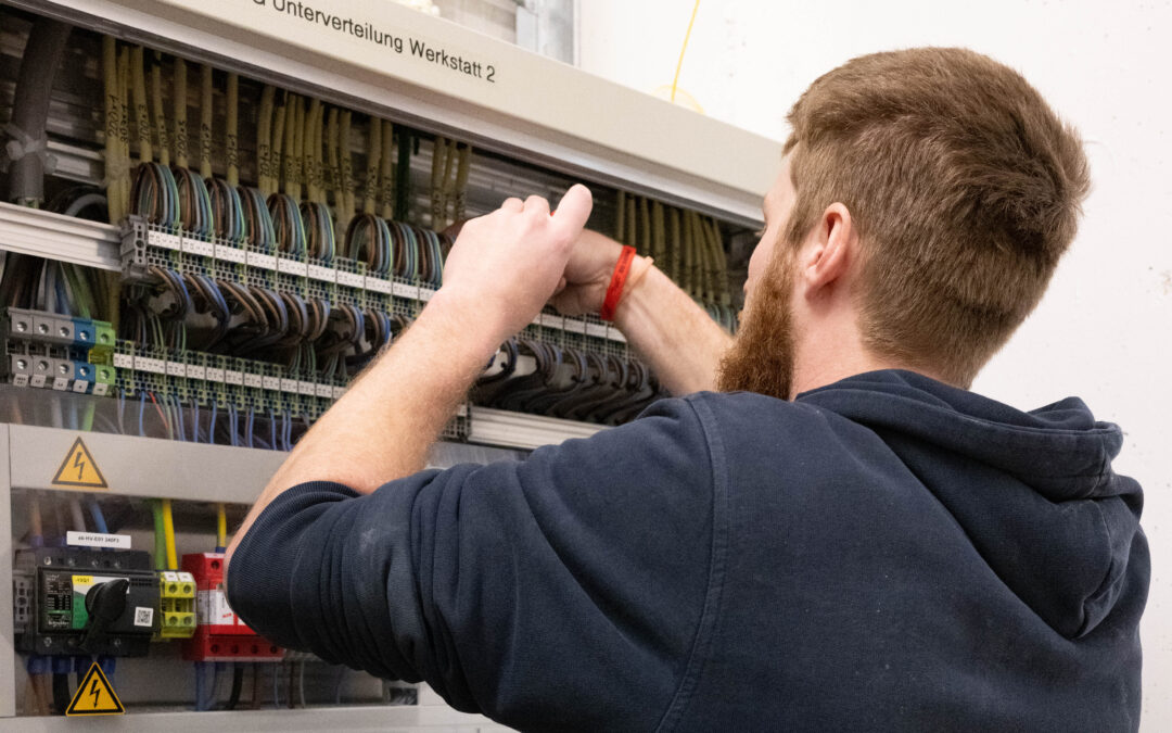 Elektroinstallateur/in 100%